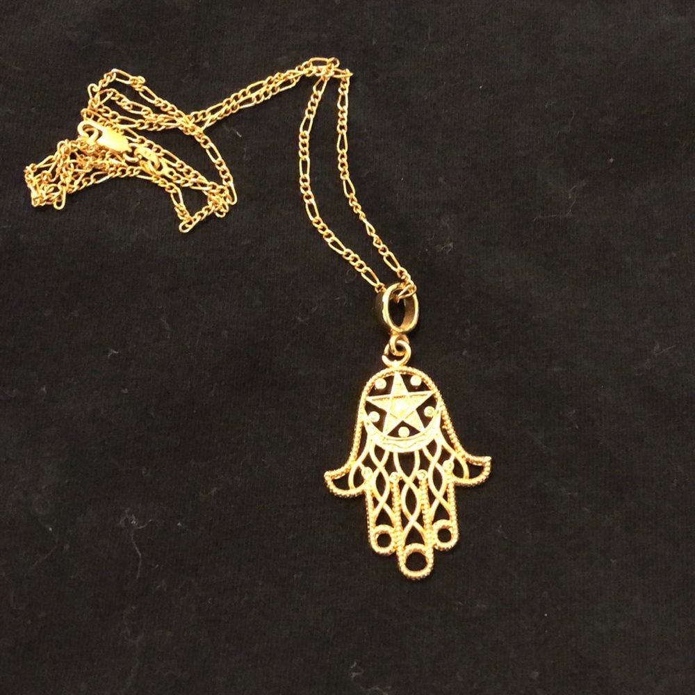 Hamsa gold color necklace